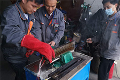 熔噴布模頭堵孔怎么辦？熔噴模具干冰清洗機(jī)為您解決難題